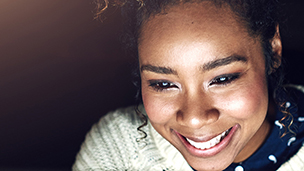 Woman close up smile (simple)