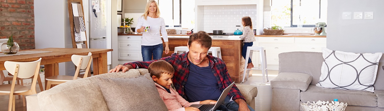 IMG - RESP - Family in the living room